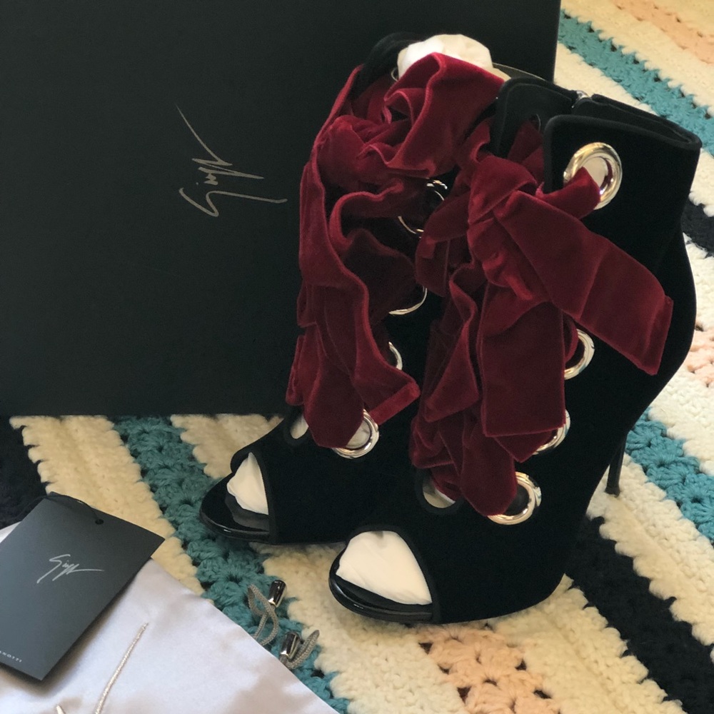 Giuseppe Zanotti JEANNINE Velvet Lace-Up Bootie - Picture 1 of 8